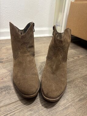 Lime Light Faux suede boots with stud embellishments. Sz 8M